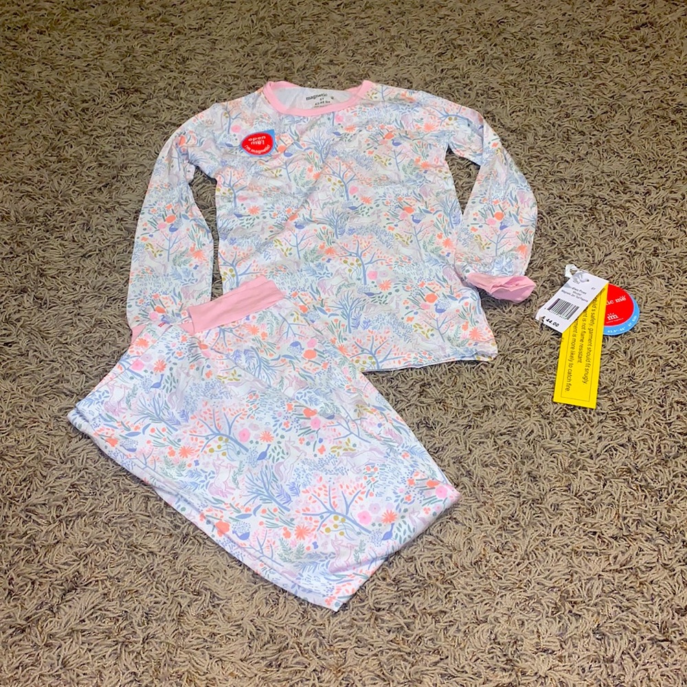 MagneticMe  NWT Size 7 pajamas